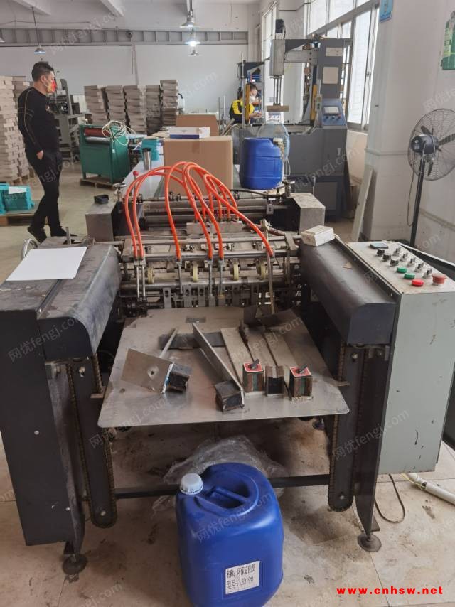 金装设备成型机，流水线