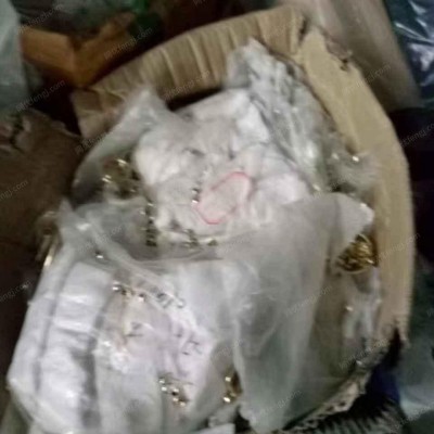 全国高价收购库存皮革，布料，超纤，五金，拉链，织带，松紧，线，辅料等