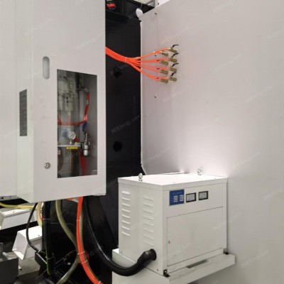 全新润星1050 T钻攻、FANUC oi-MF Plus系统、主轴BT/30~20000rpm、刀库：21把伺服换刀、三轴行程：1000*500*500、工作台尺寸：1100*500、主轴大攻率电机