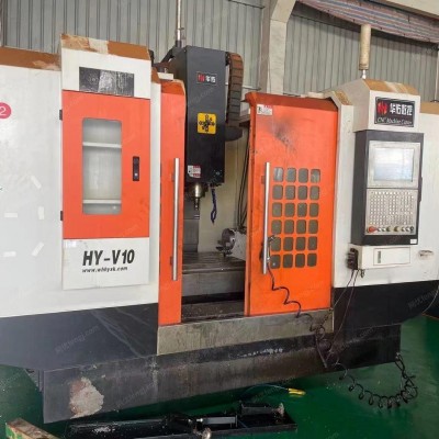 现货出售武汉华佑1060主轴8000，BT40主轴，带油冷，三线轨，新代系统