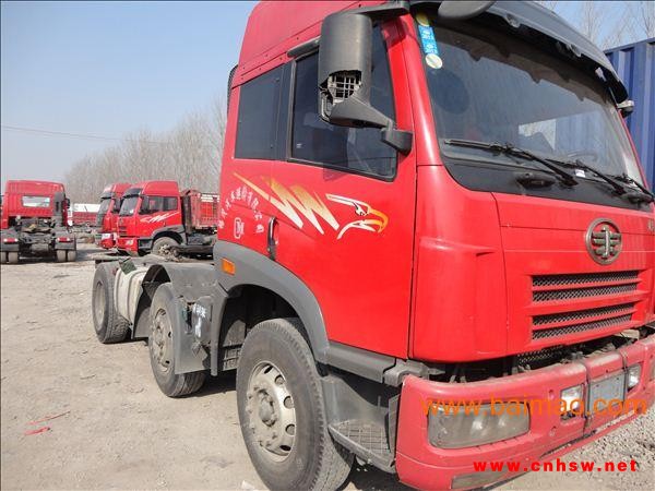 低价处理二手**奥维双驱半挂车